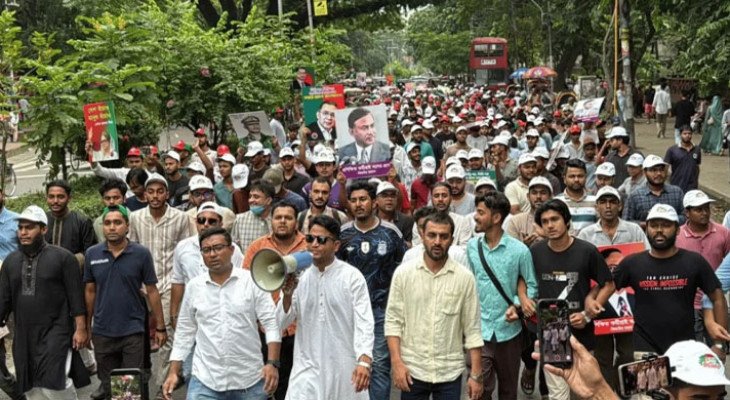 বিএনপির ৪৮তম প্রতিষ্ঠাবার্ষিকীতে ঢাবিতে ছাত্রদলের মিছিল